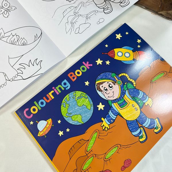 Hovedbilde Fargeleggingsbok - romskip, dyr og biler